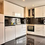 Almirante 3-four Bedrooms *