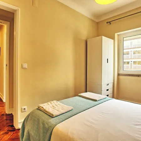 Almirante 3-four Bedrooms アパート