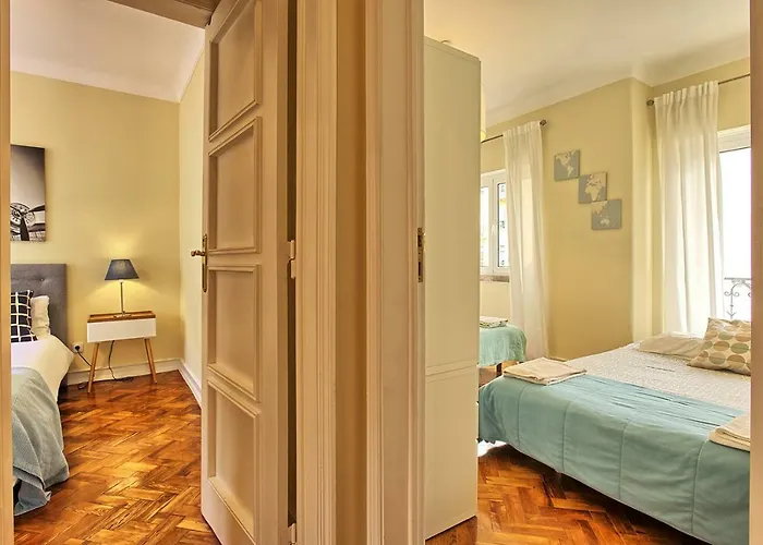 Almirante 3-four Bedrooms Лісабон