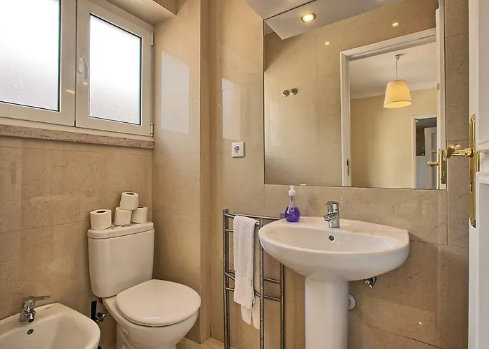 Almirante 3-four Bedrooms Апартаменти *