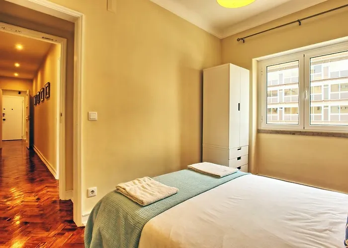 Almirante 3-four Bedrooms Апартаменти