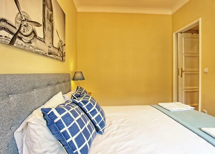 Almirante 3-four Bedrooms Лісабон