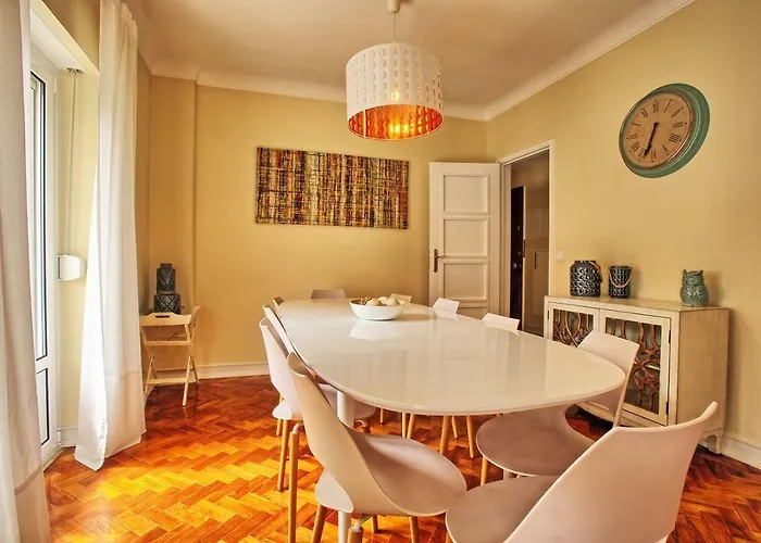 Almirante 3-four Bedrooms Апартаменти