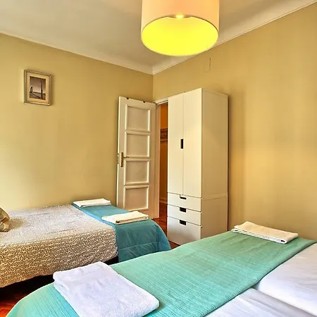 Almirante 3-four Bedrooms Апартаменти *