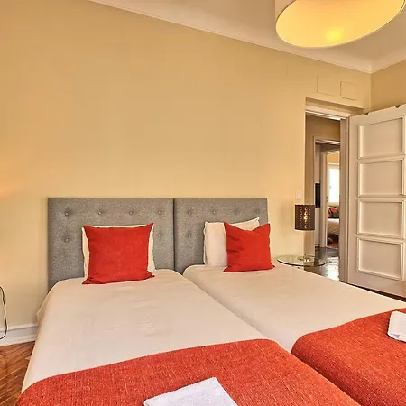 Almirante 3-four Bedrooms Апартаменти *