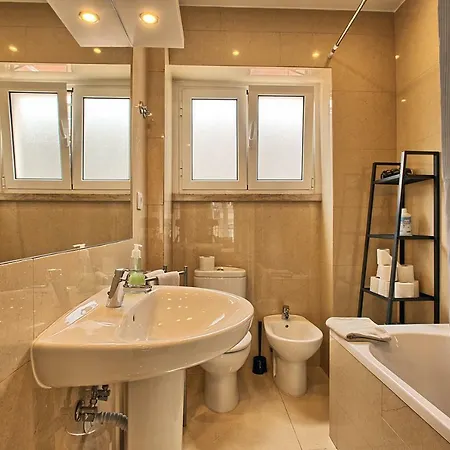 Almirante 3-four Bedrooms Apartament Lizbona
